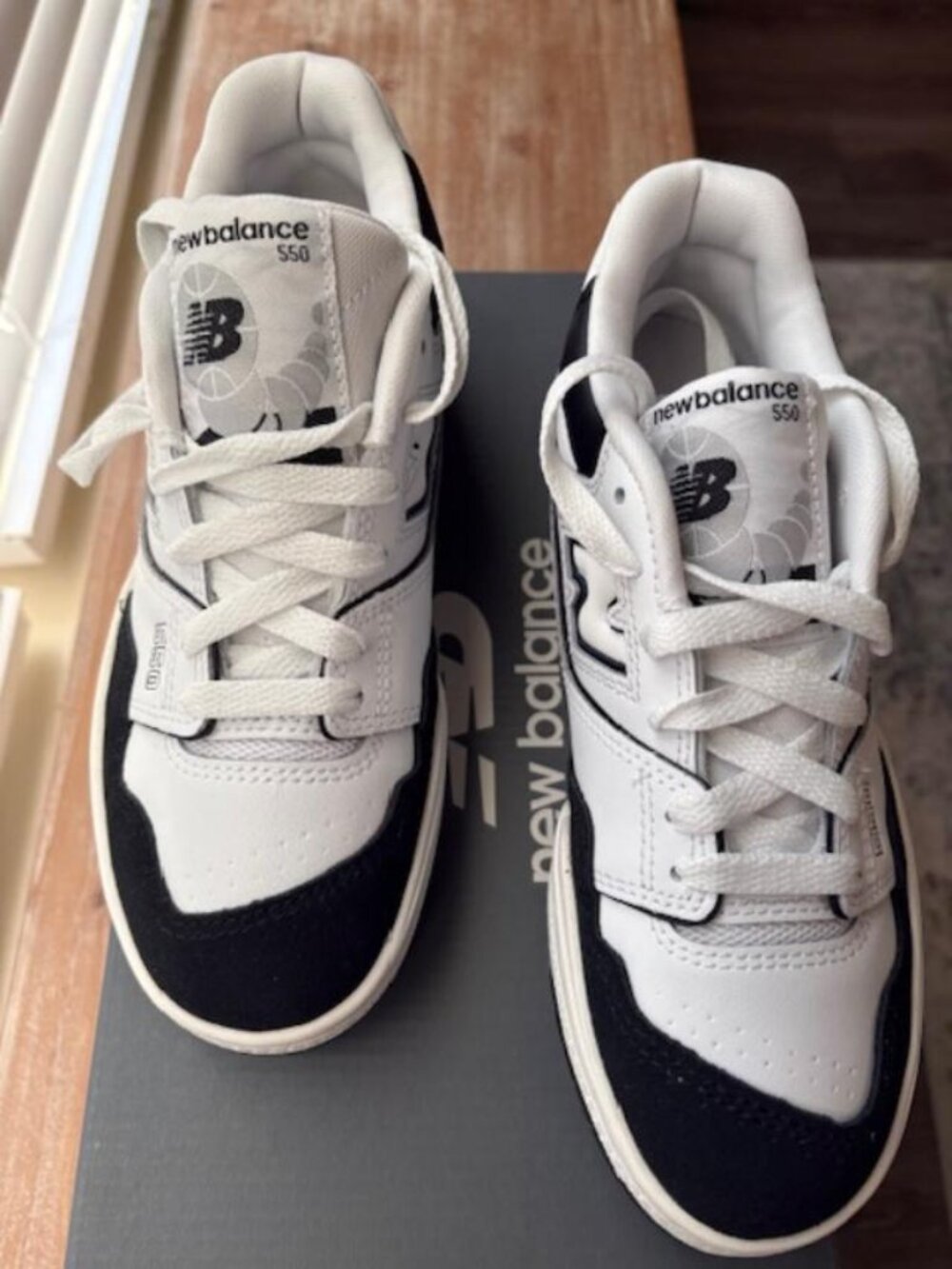 NWT Big Kids New Balance 550 Athletic Sneaker Size 5 Black White Leather Upper